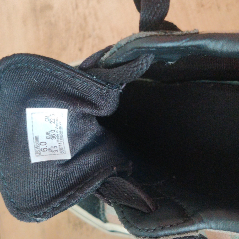 Vans - Picture 3 of 4